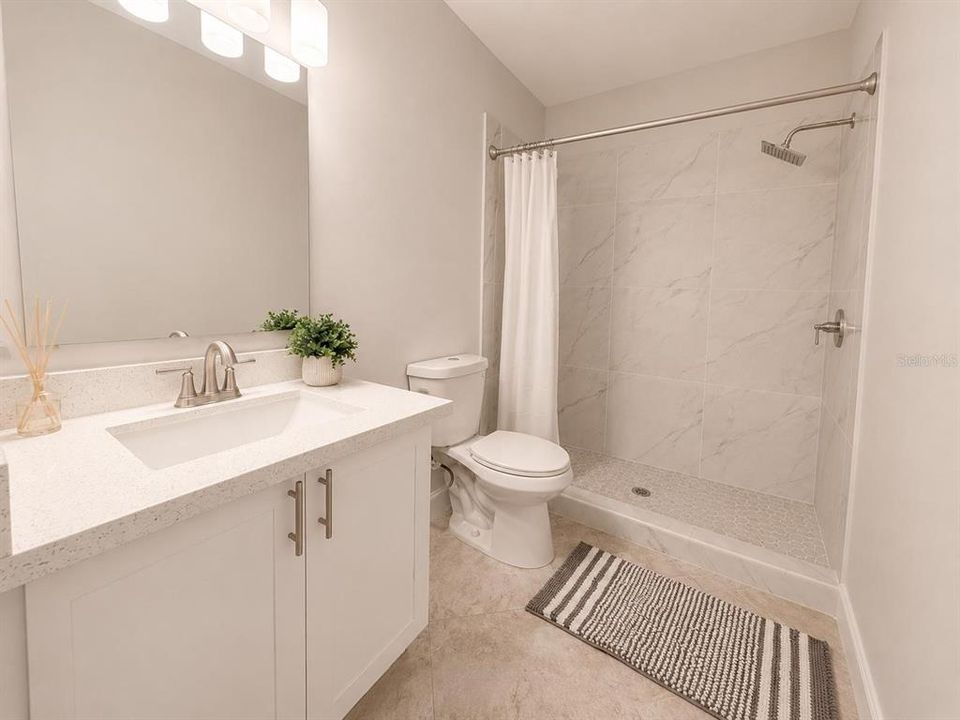 For Sale: $350,000 (2 beds, 2 baths, 985 Square Feet)