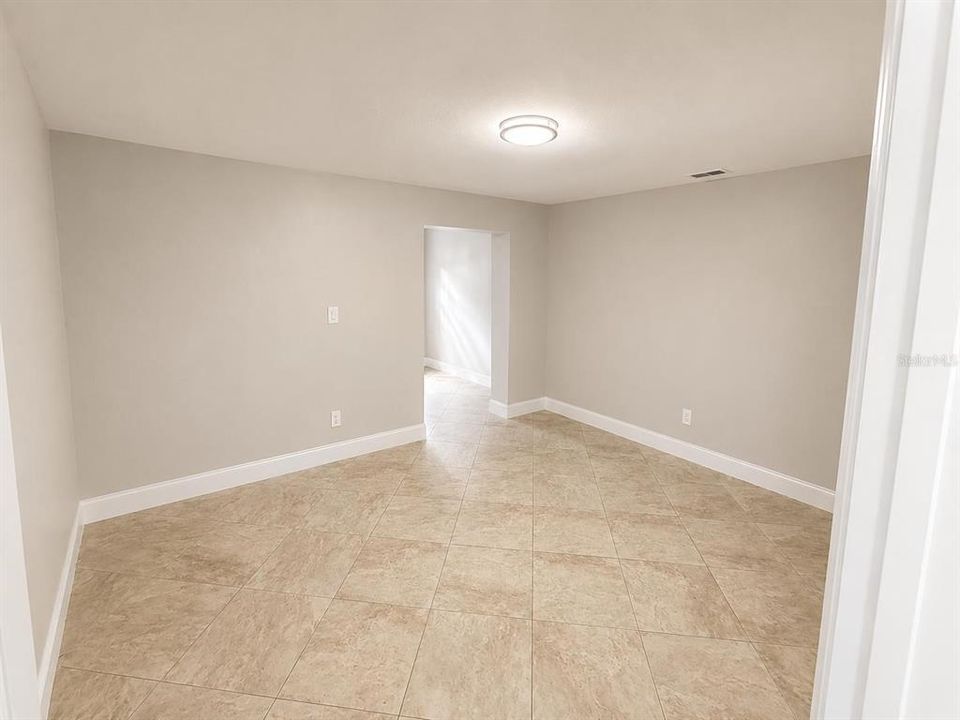 For Sale: $350,000 (2 beds, 2 baths, 985 Square Feet)
