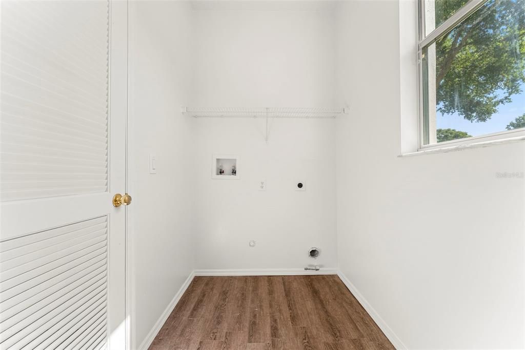 En Venta: $615,000 (4 camas, 2 baños, 2952 Pies cuadrados)