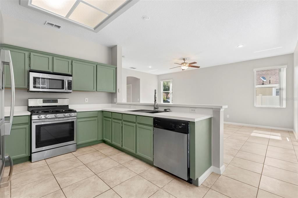 En Venta: $615,000 (4 camas, 2 baños, 2952 Pies cuadrados)
