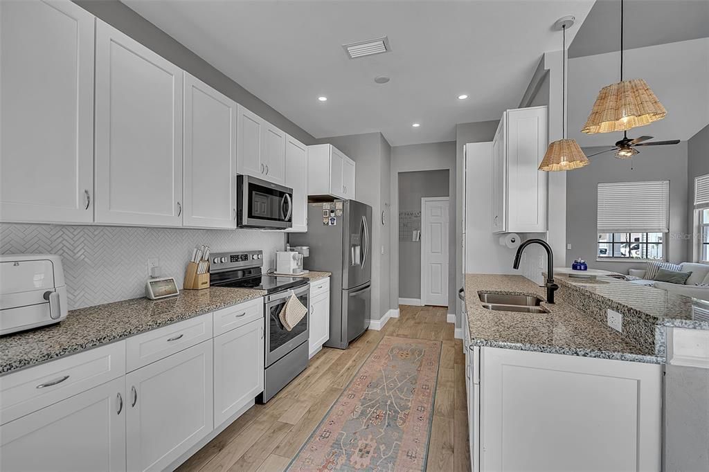 For Sale: $575,000 (3 beds, 2 baths, 1894 Square Feet)