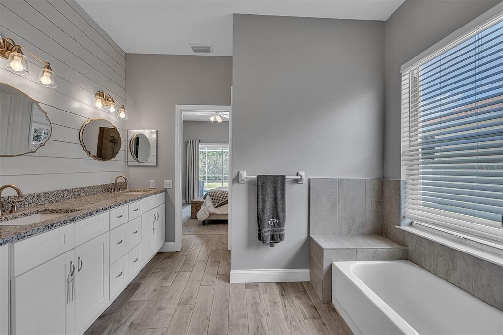 For Sale: $575,000 (3 beds, 2 baths, 1894 Square Feet)