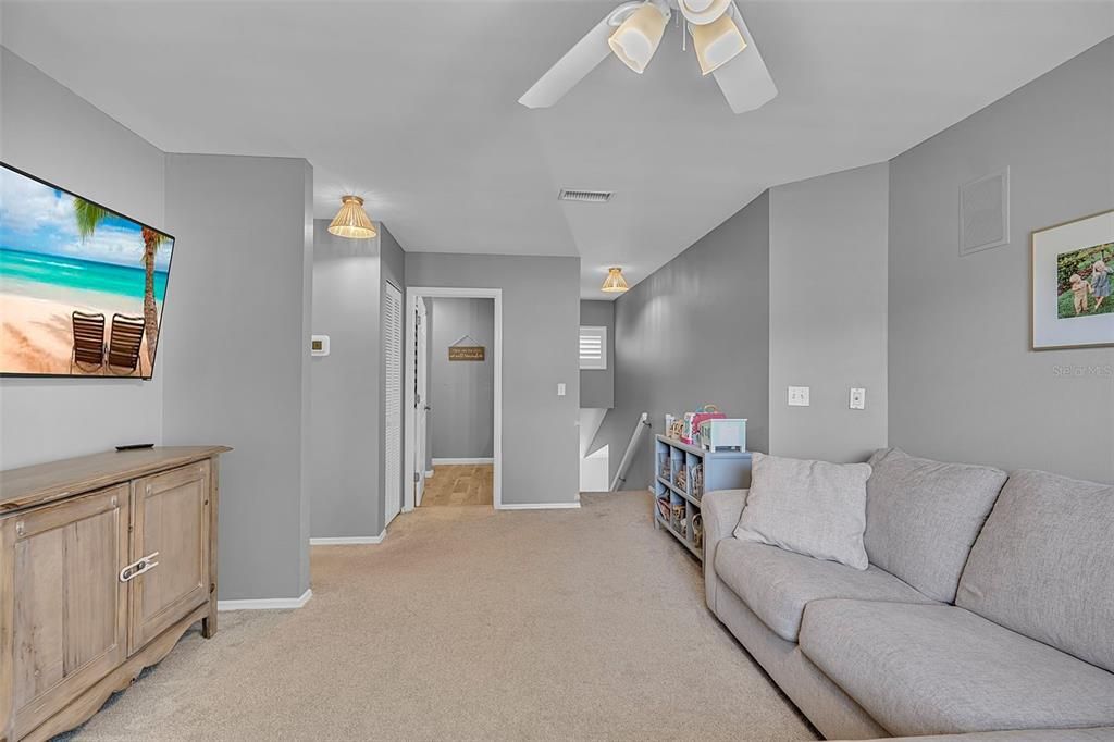 For Sale: $575,000 (3 beds, 2 baths, 1894 Square Feet)