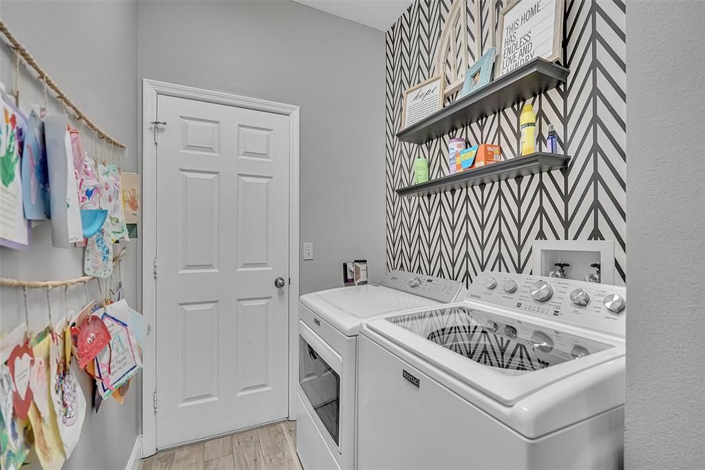 For Sale: $575,000 (3 beds, 2 baths, 1894 Square Feet)