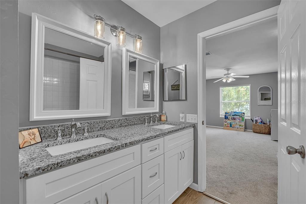 For Sale: $575,000 (3 beds, 2 baths, 1894 Square Feet)