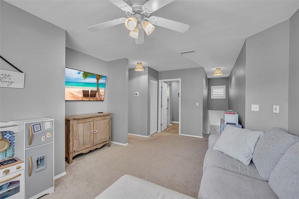 For Sale: $575,000 (3 beds, 2 baths, 1894 Square Feet)