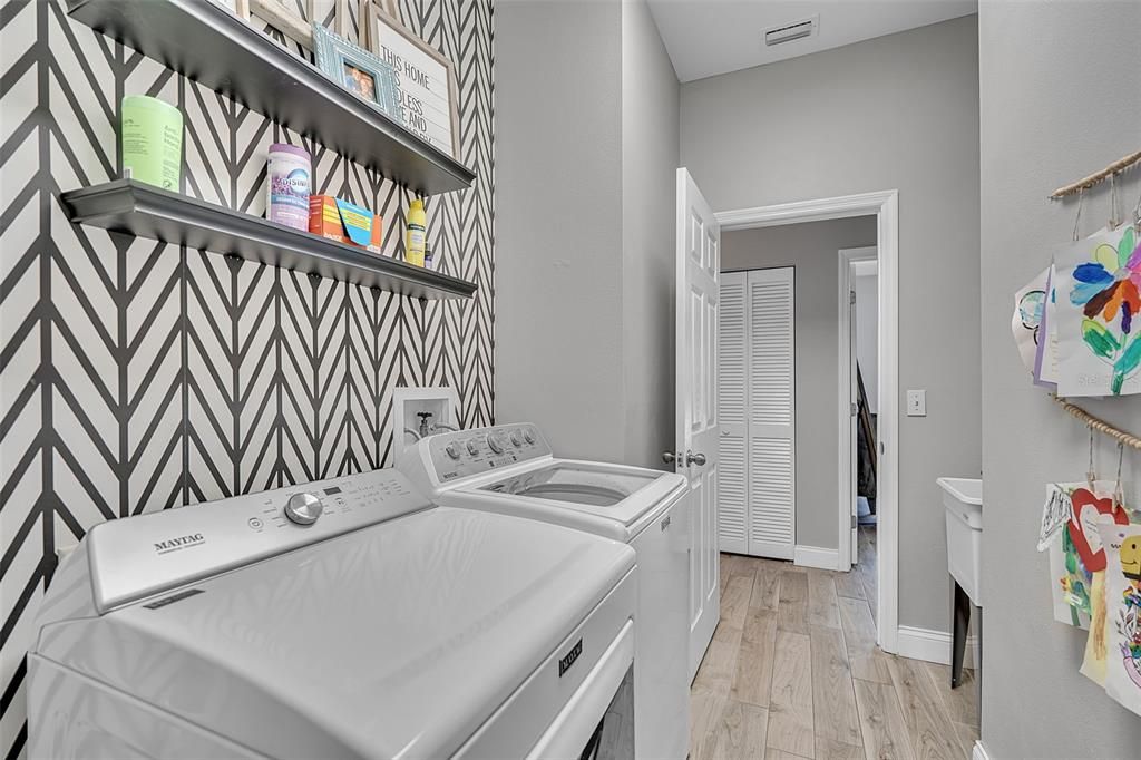 For Sale: $575,000 (3 beds, 2 baths, 1894 Square Feet)