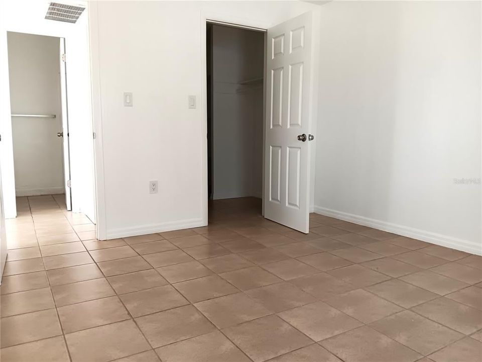 For Rent: $1,300 (1 beds, 1 baths, 550 Square Feet)