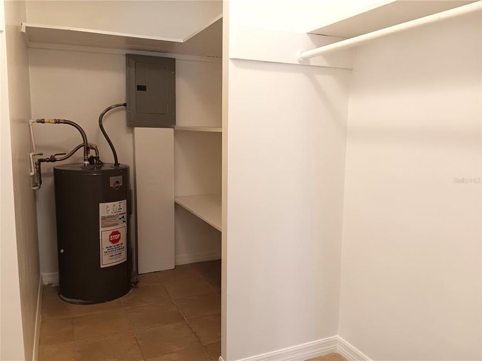 For Rent: $1,300 (1 beds, 1 baths, 550 Square Feet)
