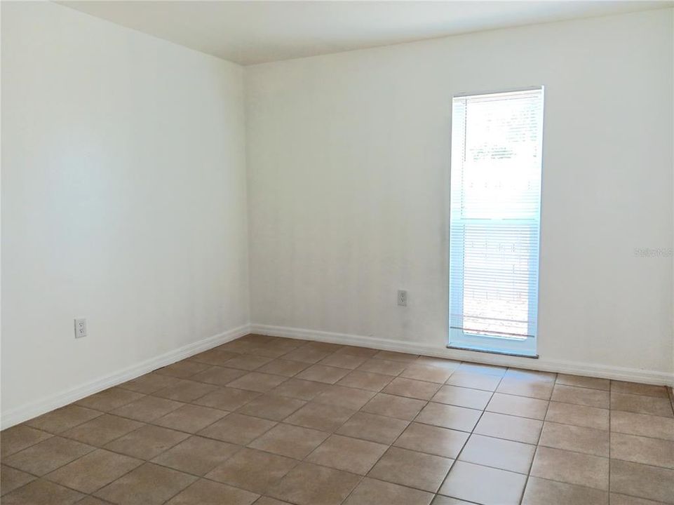 For Rent: $1,300 (1 beds, 1 baths, 550 Square Feet)