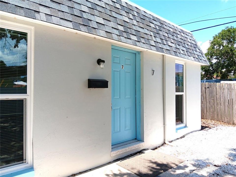 For Rent: $1,300 (1 beds, 1 baths, 550 Square Feet)