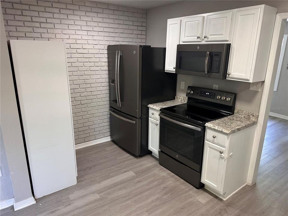 For Sale: $298,888 (4 beds, 3 baths, 1082 Square Feet)