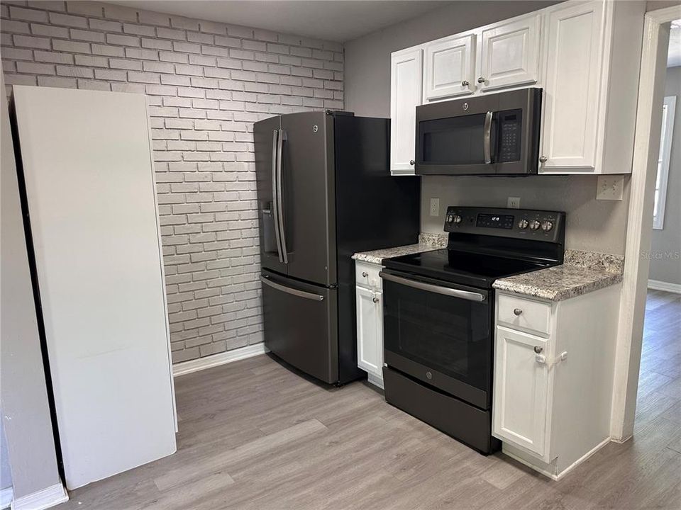 For Sale: $298,888 (4 beds, 3 baths, 1082 Square Feet)