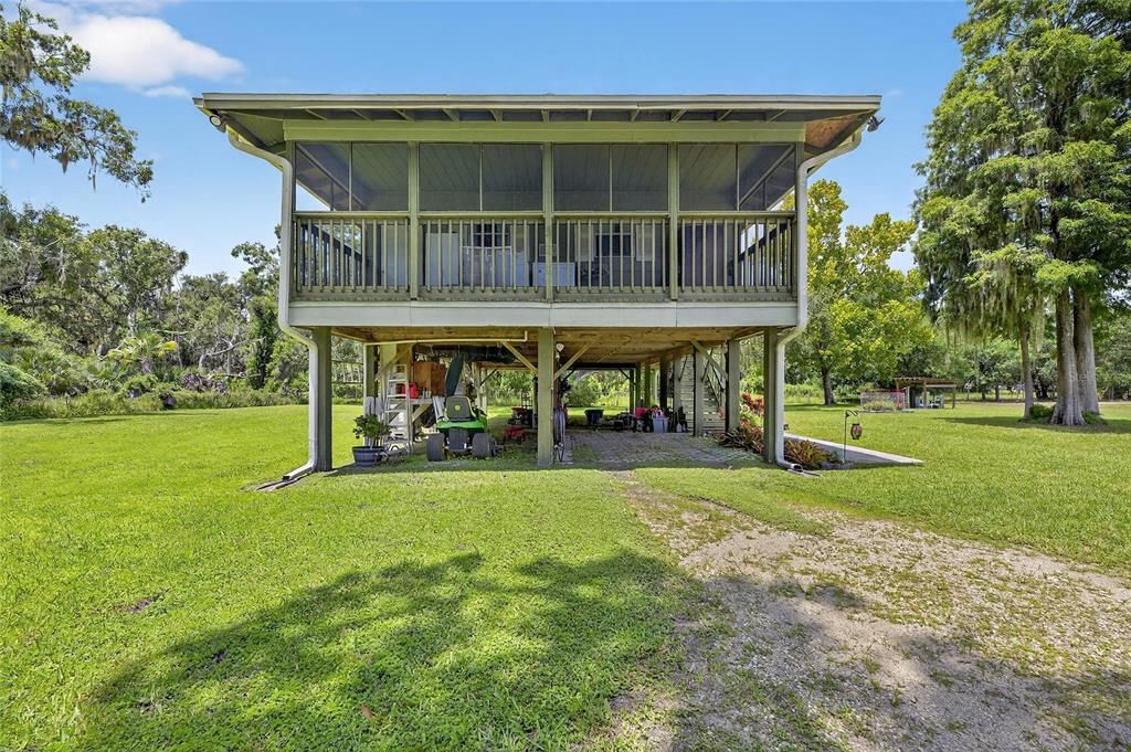 For Sale: $357,000 (3 beds, 1 baths, 912 Square Feet)