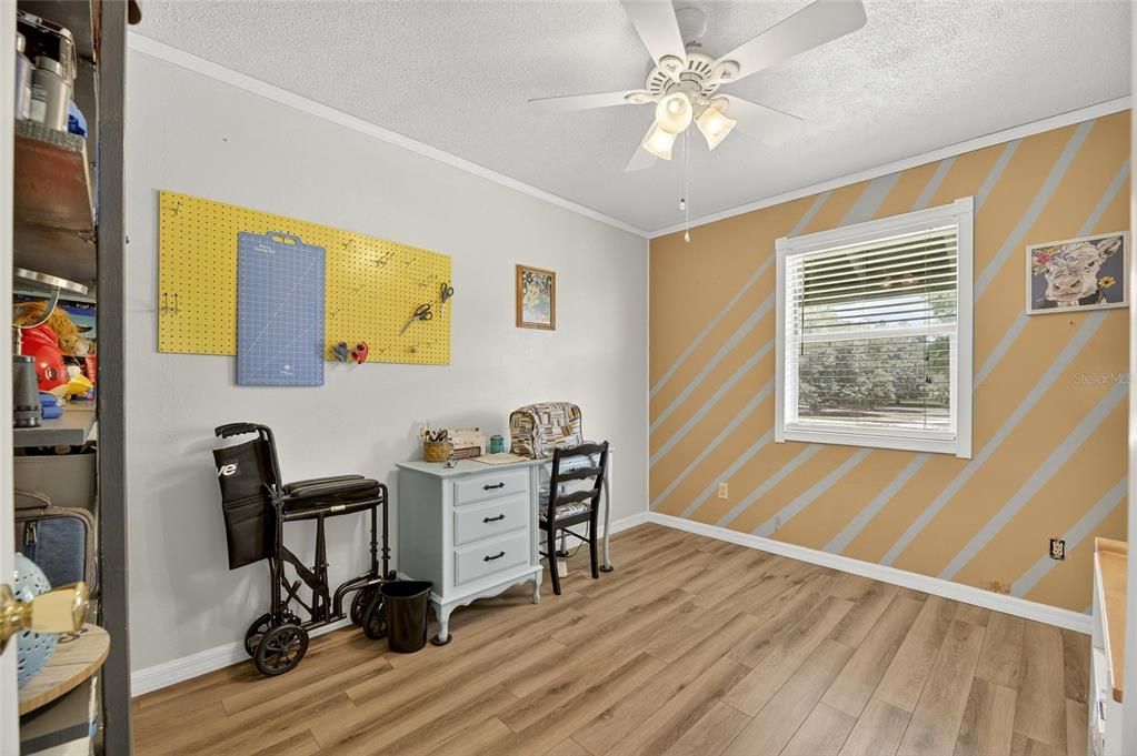 For Sale: $357,000 (3 beds, 1 baths, 912 Square Feet)