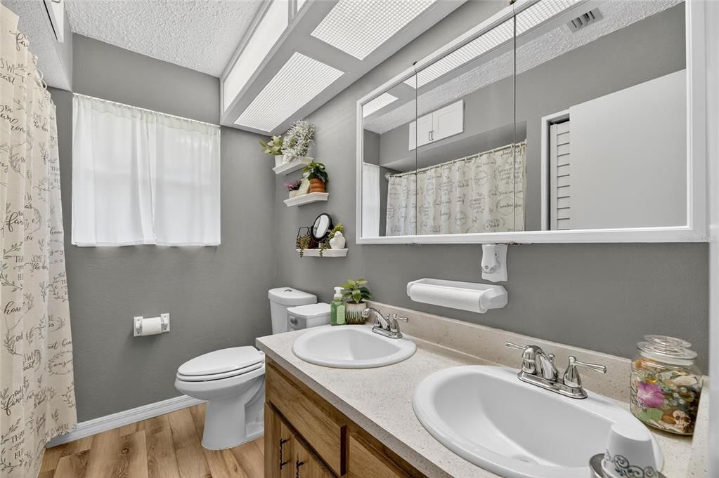 For Sale: $357,000 (3 beds, 1 baths, 912 Square Feet)