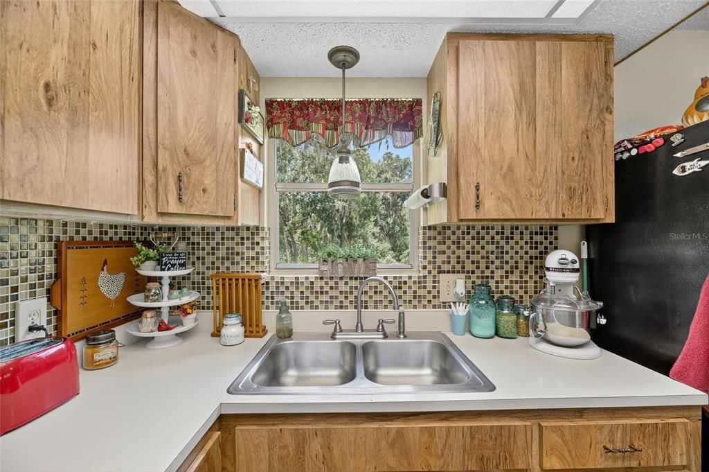 For Sale: $357,000 (3 beds, 1 baths, 912 Square Feet)