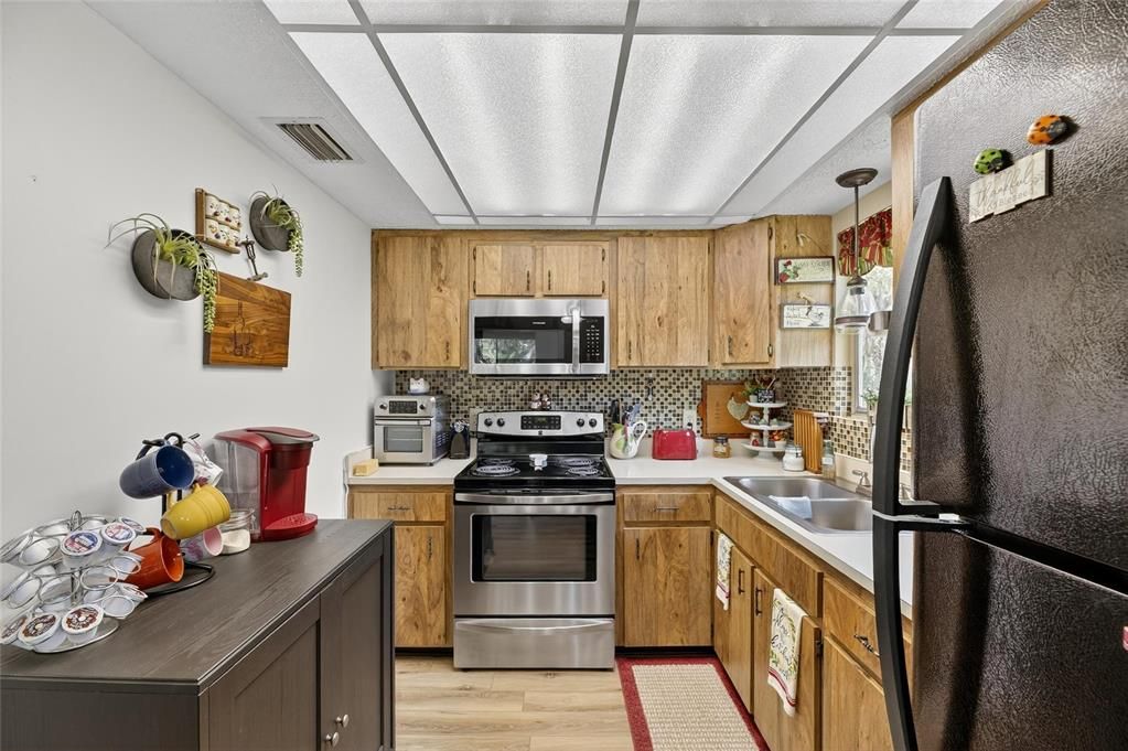 For Sale: $357,000 (3 beds, 1 baths, 912 Square Feet)