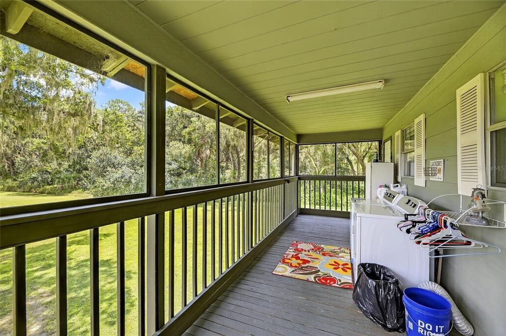For Sale: $357,000 (3 beds, 1 baths, 912 Square Feet)