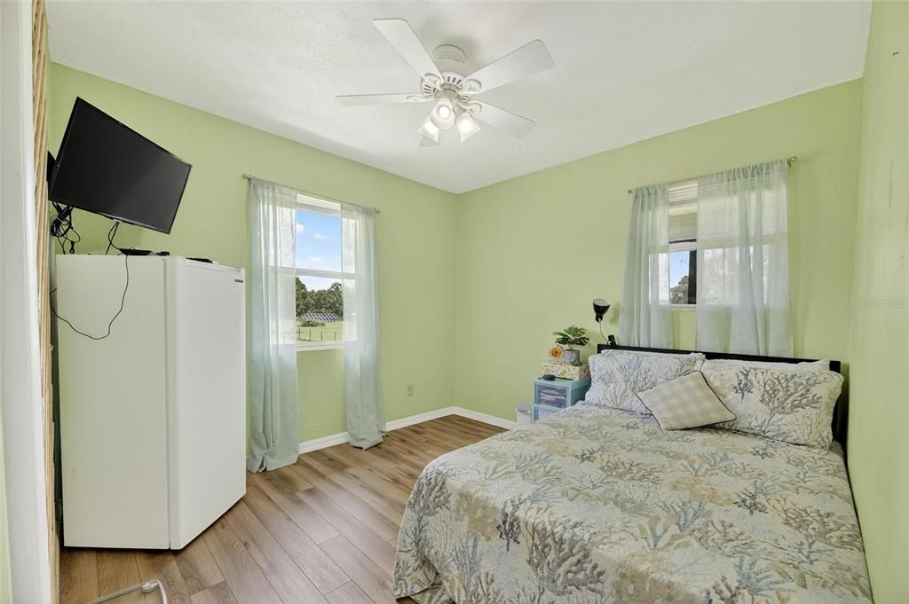 For Sale: $357,000 (3 beds, 1 baths, 912 Square Feet)
