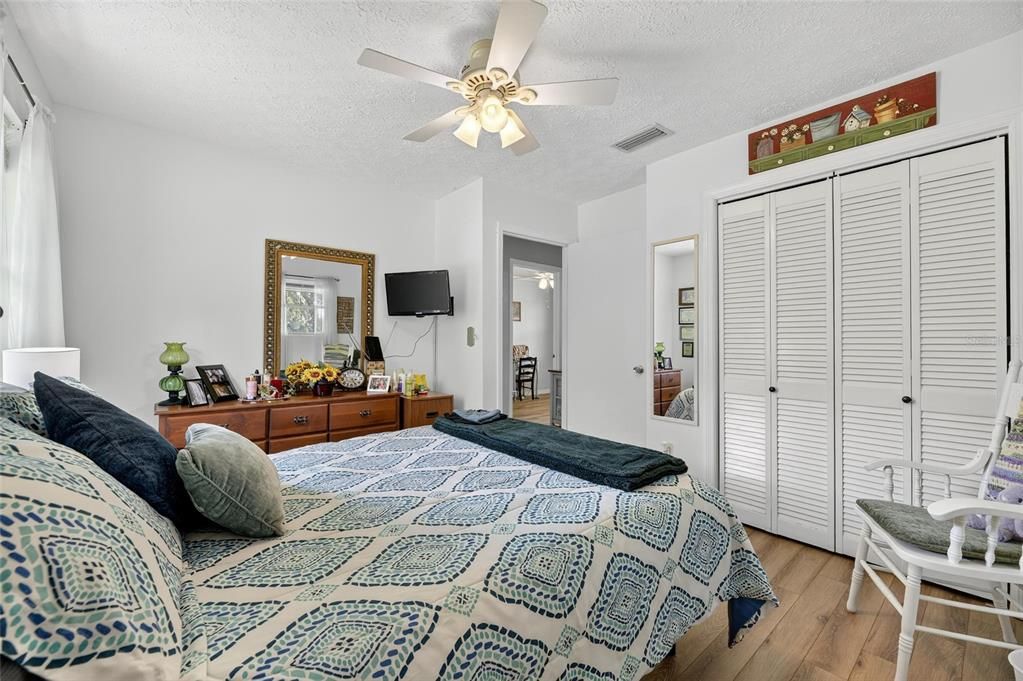For Sale: $357,000 (3 beds, 1 baths, 912 Square Feet)