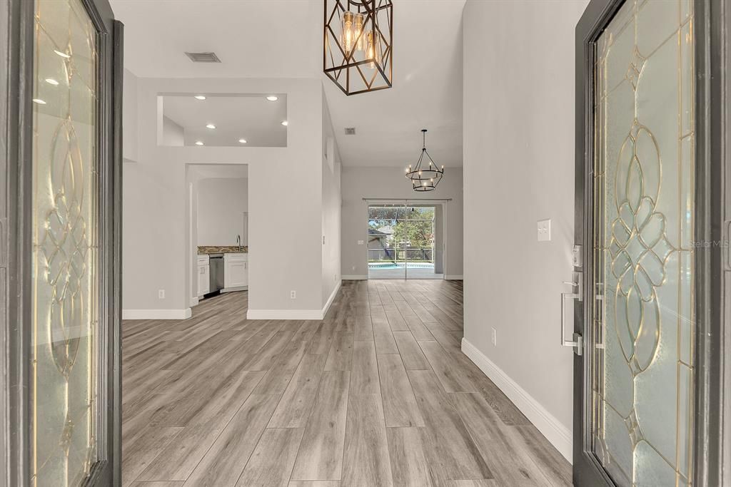 Activo con contrato: $525,000 (4 camas, 3 baños, 2160 Pies cuadrados)