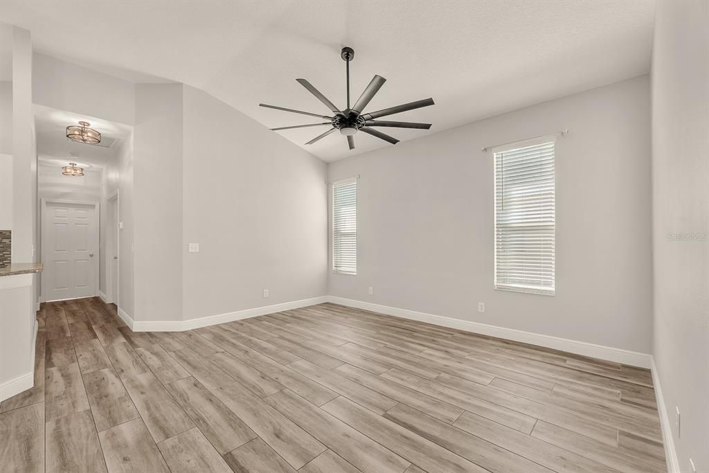 Activo con contrato: $525,000 (4 camas, 3 baños, 2160 Pies cuadrados)