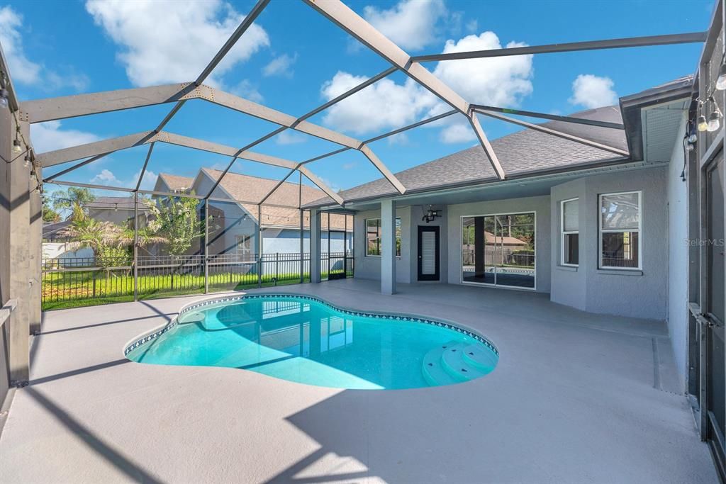 Activo con contrato: $525,000 (4 camas, 3 baños, 2160 Pies cuadrados)