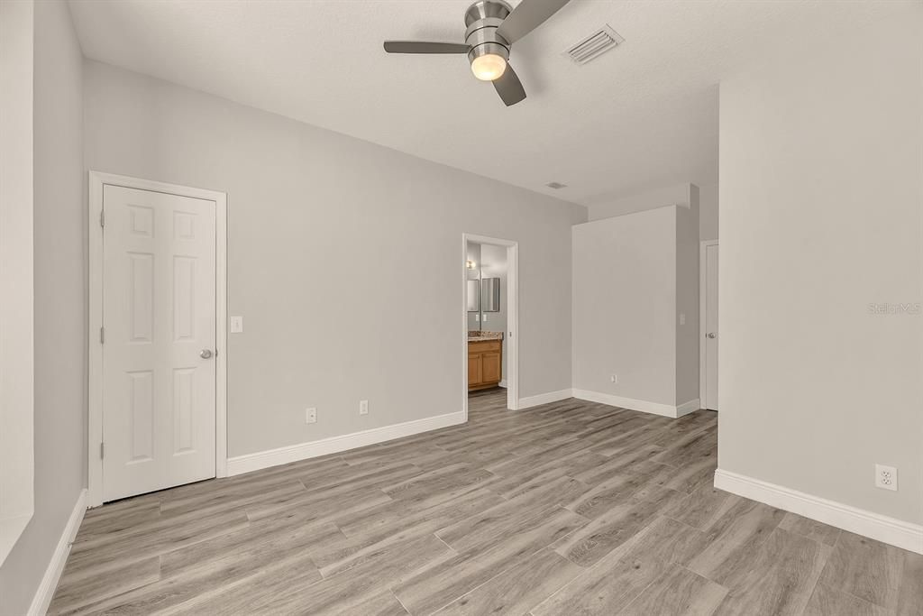 Activo con contrato: $525,000 (4 camas, 3 baños, 2160 Pies cuadrados)