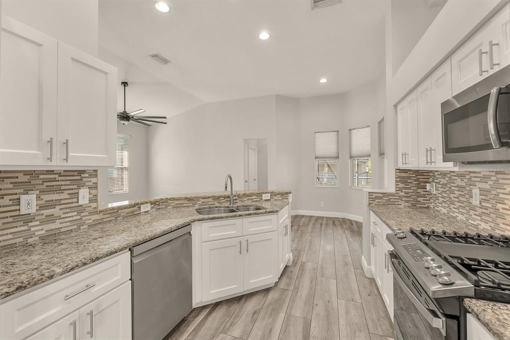Activo con contrato: $525,000 (4 camas, 3 baños, 2160 Pies cuadrados)
