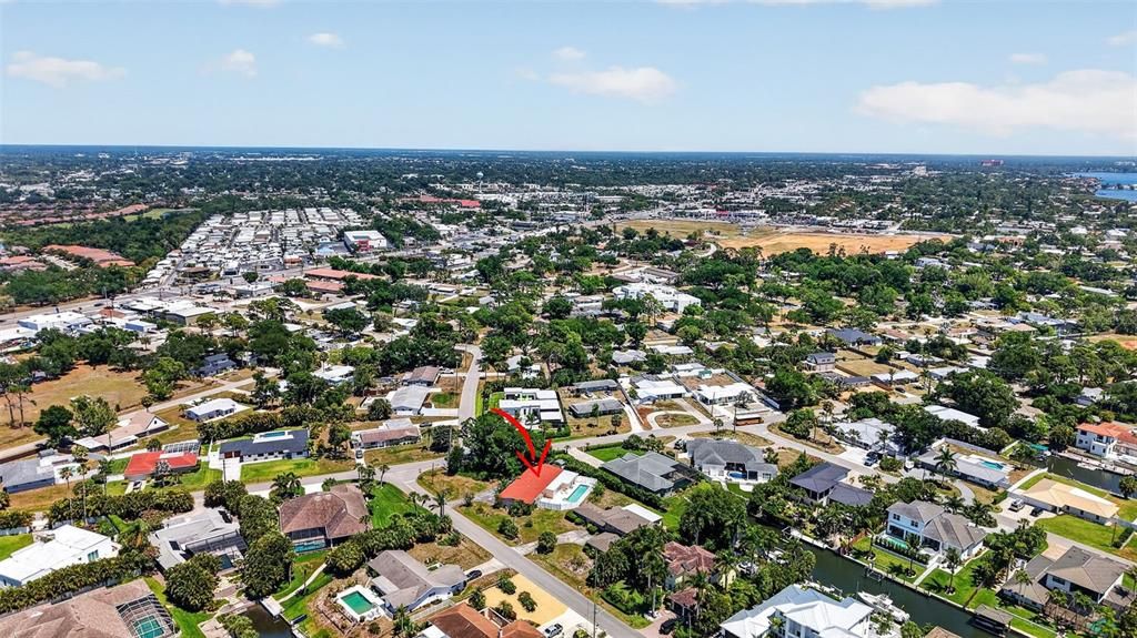На продажу: $649,000 (0.40 acres)