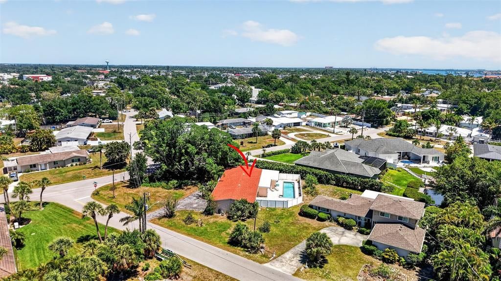 На продажу: $649,000 (0.40 acres)