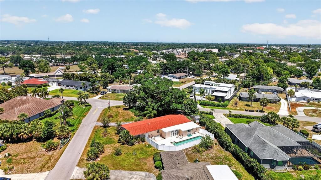 На продажу: $649,000 (0.40 acres)