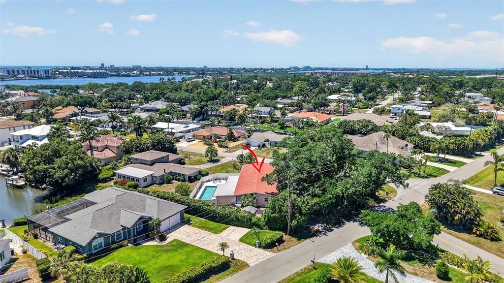 На продажу: $649,000 (0.40 acres)