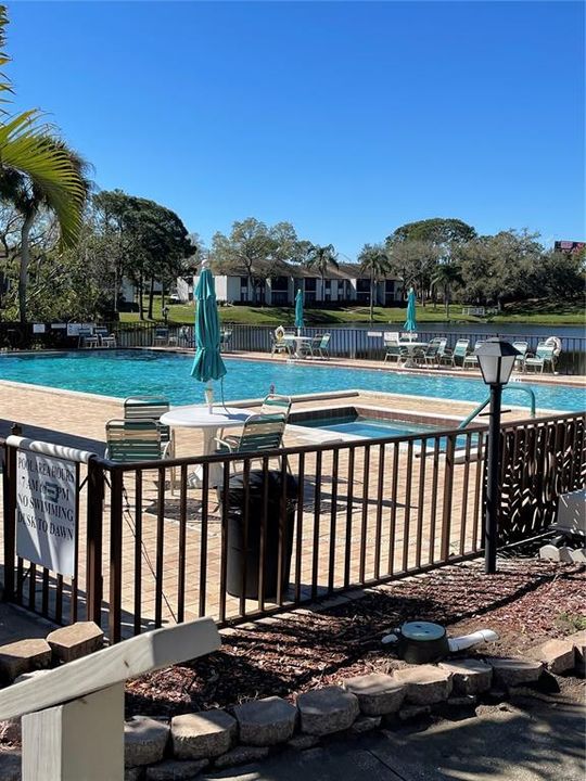 For Sale: $199,000 (2 beds, 2 baths, 979 Square Feet)