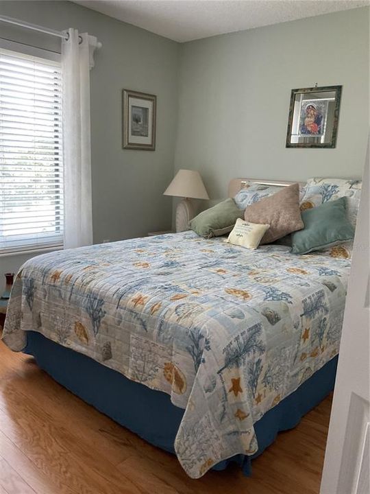 For Sale: $199,000 (2 beds, 2 baths, 979 Square Feet)