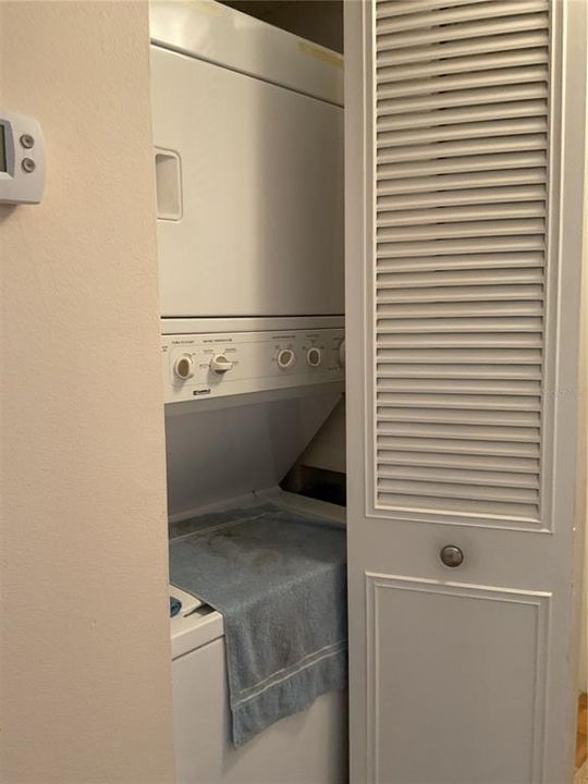 For Sale: $199,000 (2 beds, 2 baths, 979 Square Feet)