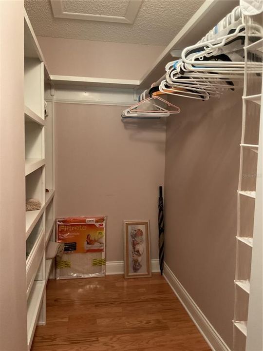 For Sale: $199,000 (2 beds, 2 baths, 979 Square Feet)