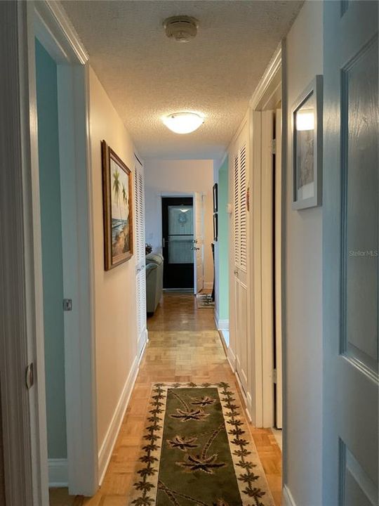 For Sale: $199,000 (2 beds, 2 baths, 979 Square Feet)