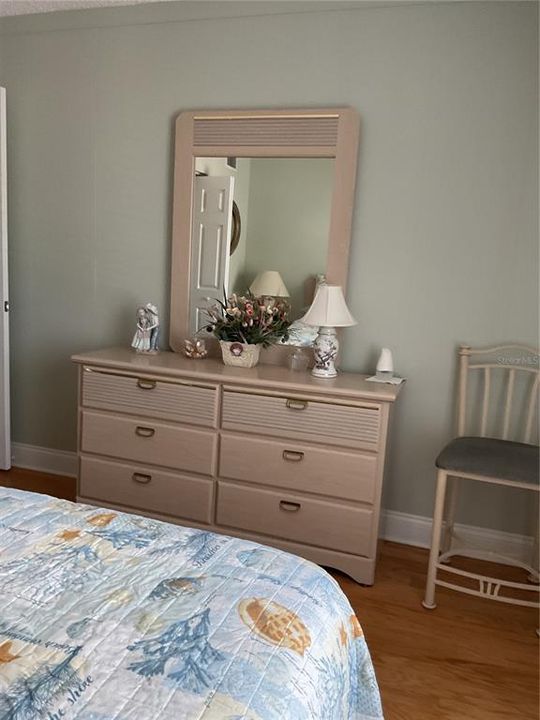 For Sale: $199,000 (2 beds, 2 baths, 979 Square Feet)