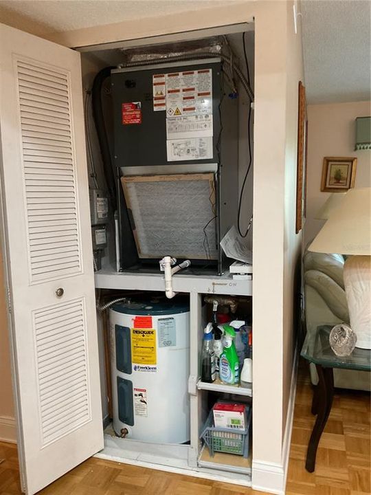 For Sale: $199,000 (2 beds, 2 baths, 979 Square Feet)