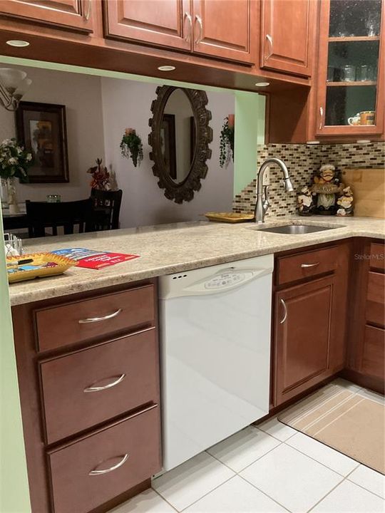For Sale: $199,000 (2 beds, 2 baths, 979 Square Feet)