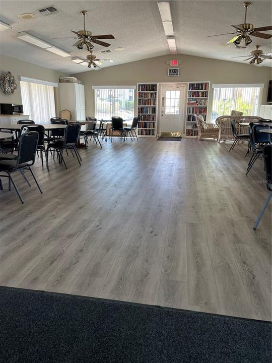 For Sale: $199,000 (2 beds, 2 baths, 979 Square Feet)