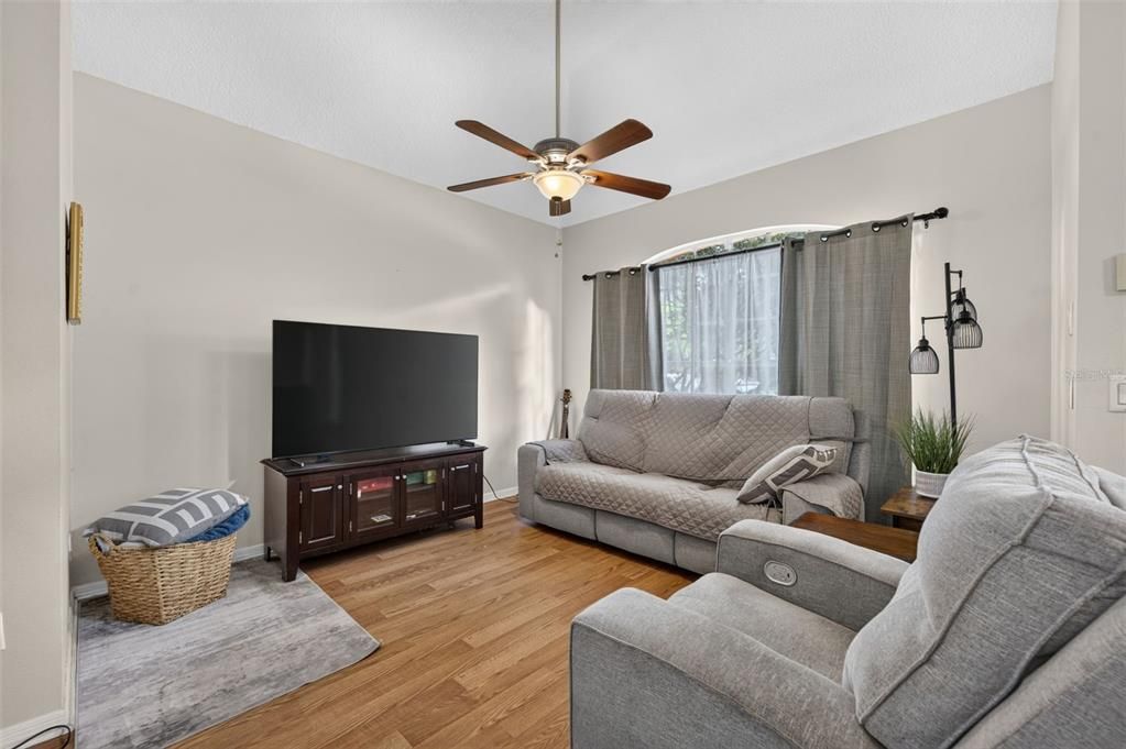 : $465,000 (3 спален, 2 ванн, 1703 Квадратных фут)