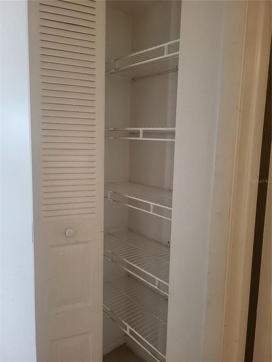 На продажу: $129,000 (2 спален, 2 ванн, 915 Квадратных фут)