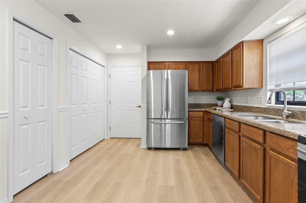 For Sale: $350,000 (3 beds, 2 baths, 1670 Square Feet)