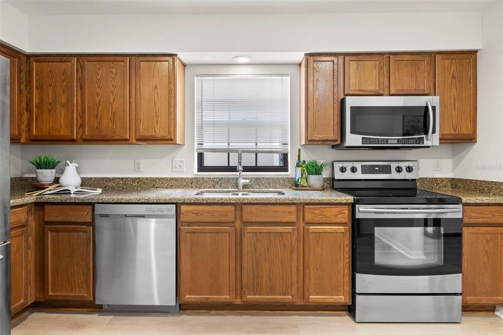 For Sale: $350,000 (3 beds, 2 baths, 1670 Square Feet)