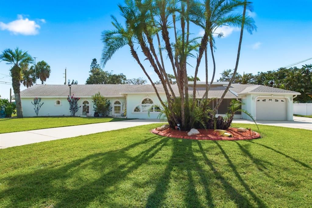 For Sale: $550,000 (4 beds, 3 baths, 2825 Square Feet)