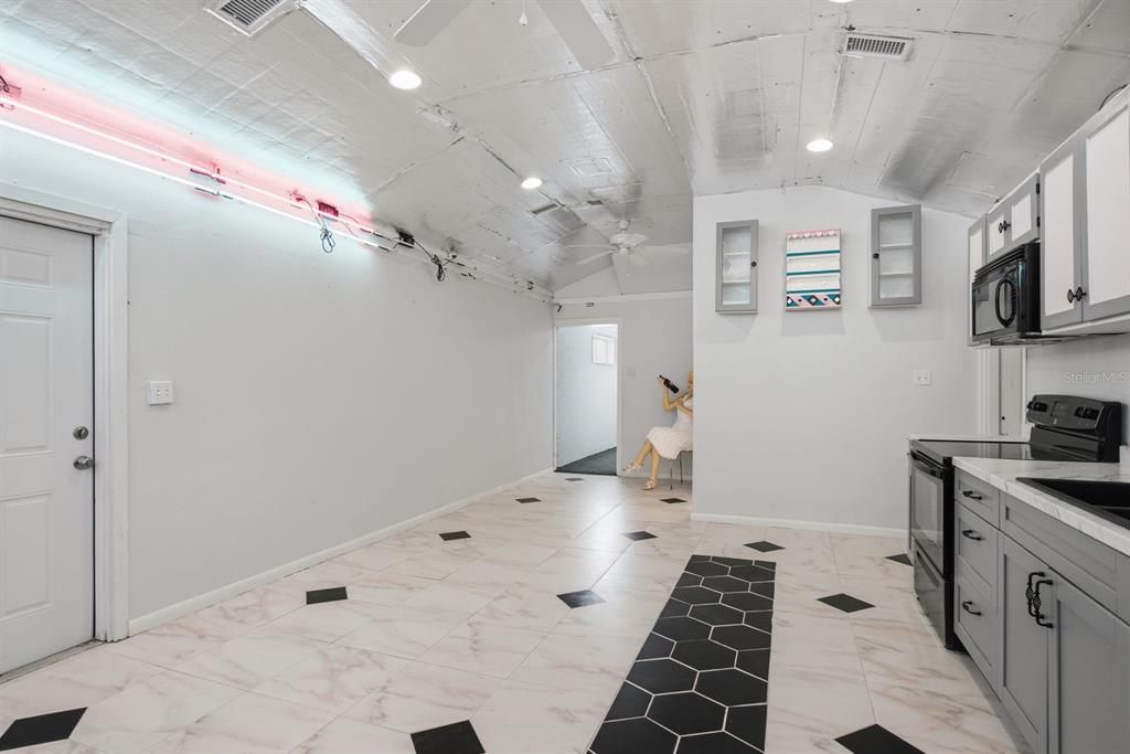 For Sale: $550,000 (4 beds, 3 baths, 2825 Square Feet)