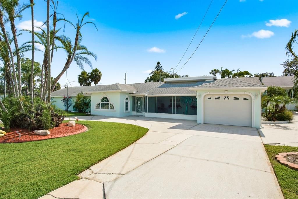 For Sale: $550,000 (4 beds, 3 baths, 2825 Square Feet)